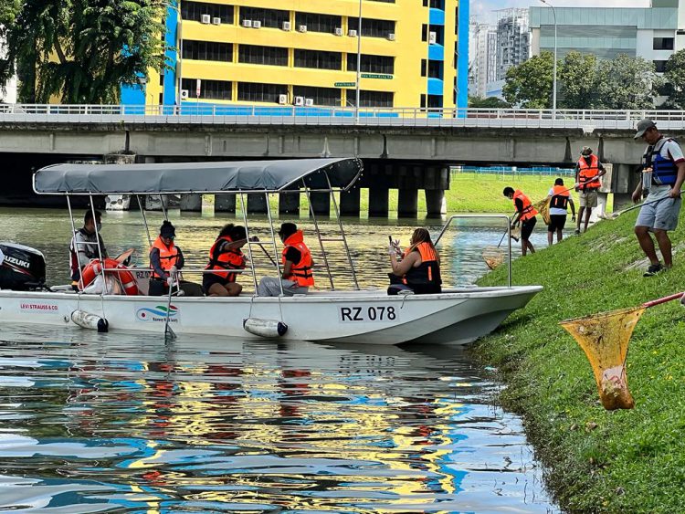 Powerboat Clean Up 5